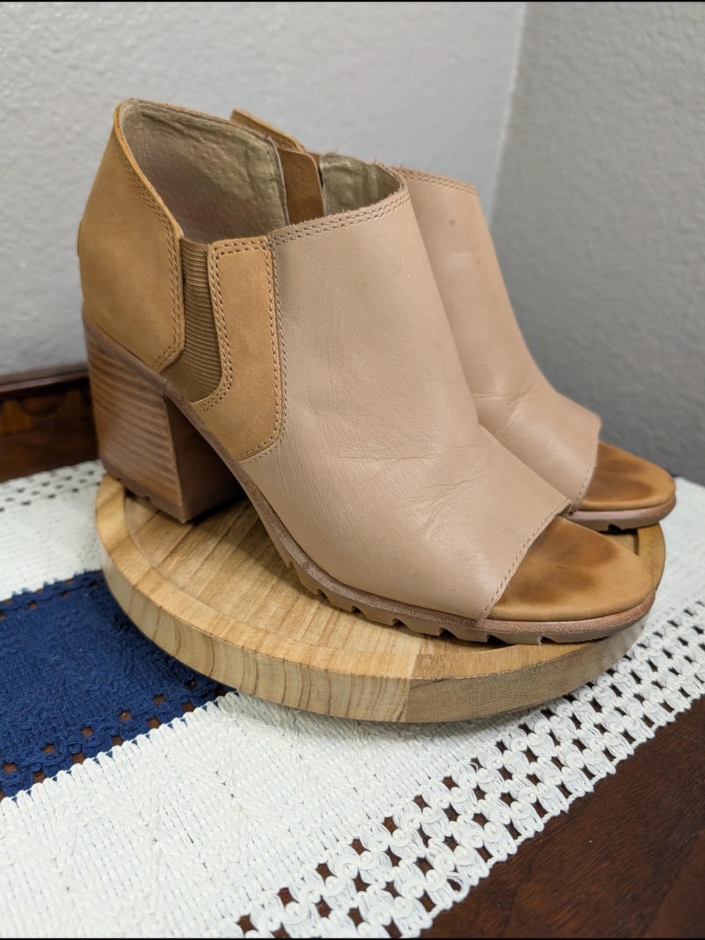 Sorel Women’s Peep-Toe Leather Mules in Beige and Tan